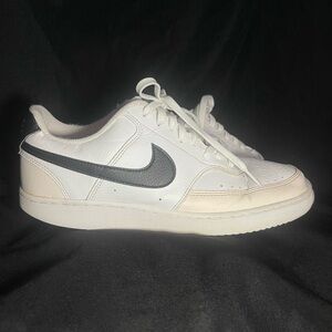 Nike White and Black Sneakers